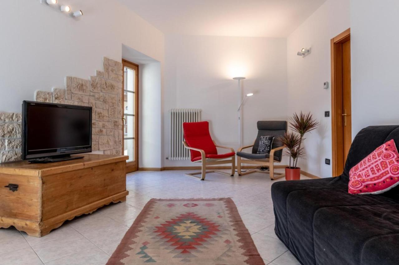 Casa Al Castello, Calliano Ospitar Buitenkant foto